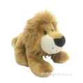 Juguete de peluche león agazapado